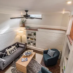 Apartment Walk To It In Downtown, Double King Beds, Savannah